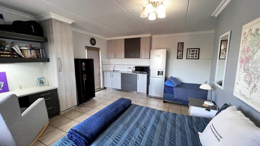 4 Bedroom Property for Sale in Langenhovenpark Free State